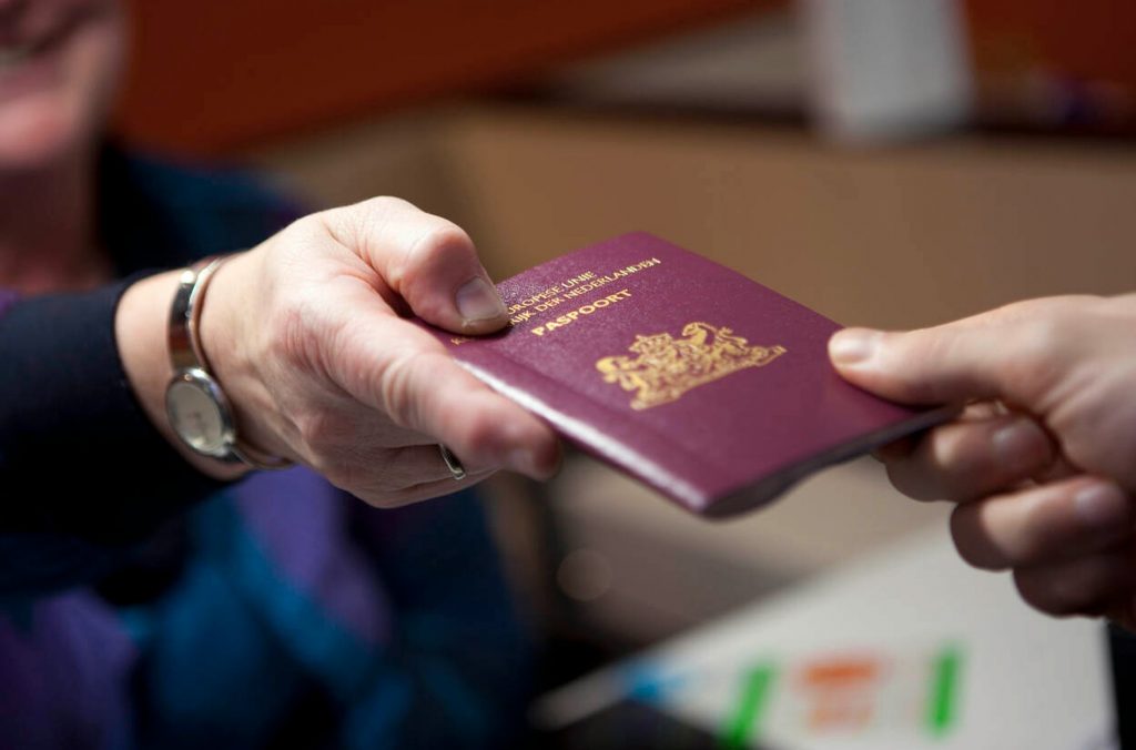 Перевод паспорта: когда и в каких случаях нужен